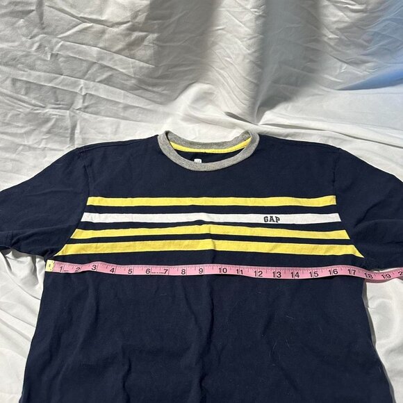 gap tshirt - Picture 3 of 5